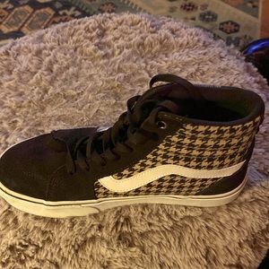 Vans like new, 9.5 hardly worn can be UNISEX
